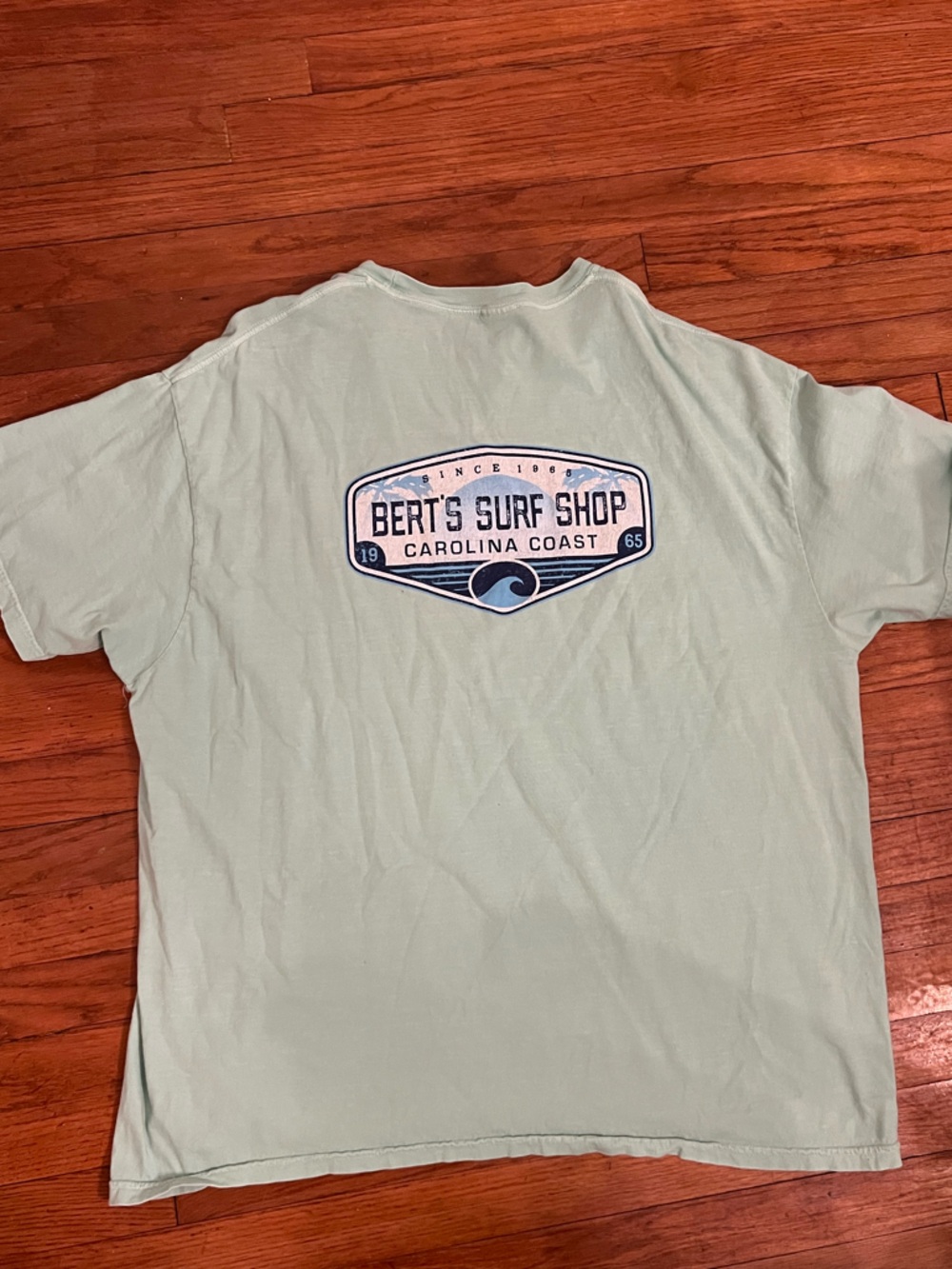 Bert’s Surf Shop XXL T-Shirt - Picture 3 of 3